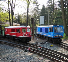 Foto: Les deux locomotives électriques - chemin de fer du parc de Dresde