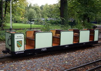 Bild von einem offenen Personenwagen der Dresdner Parkeisenbahn