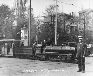 Bild Liliputeisenbahn kreuzt die Lenéstraße, Sammlung D. Henke