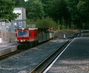 Bild Die Elektroakkumulatorenlok EA02 mit neuem Antrieb, in der neuen Wendeschleife des Bf. Am Straßburger Platz