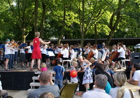 Bild: Bühnenprogramm des Vereins zur 60-Jahr-Feier im Juni 2010 am Bahnhof Zoo