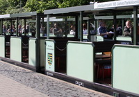 Bild Einstiegshoehe in den Zug der Parkeisenbahn