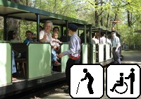 Bild Dresdner Parkeisenbahner(innen) helfen beim Einstieg in den Zug