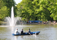 Mit Kindern und Parkeisenbahn zum Gondeln auf den Carolasee im Großen Garten in Dresden