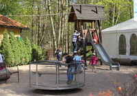 Mit Kindern und Parkeisenbahn zum Spielplatz in der Torwirtschaft im Großen Garten in Dresden