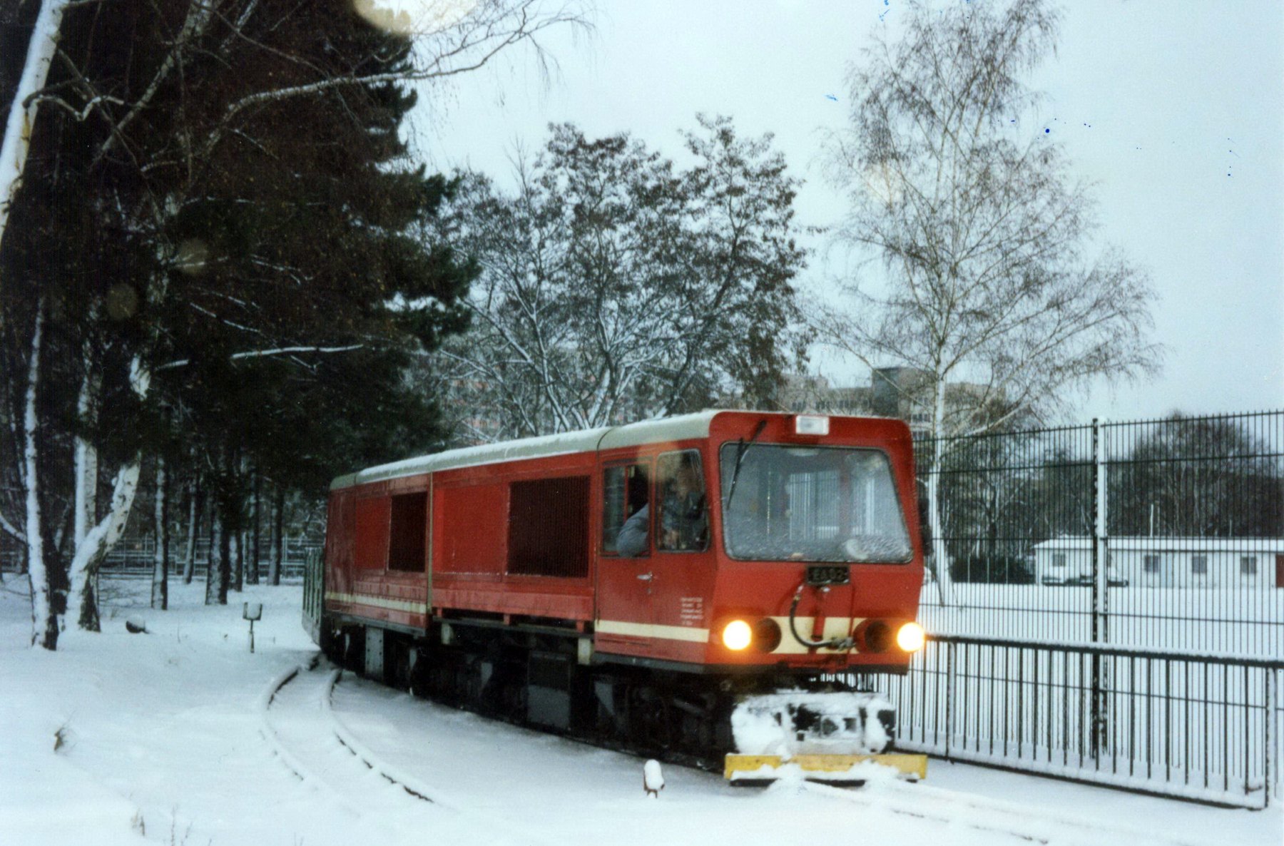 Lok "EA02" im Winterdiensteinsatz