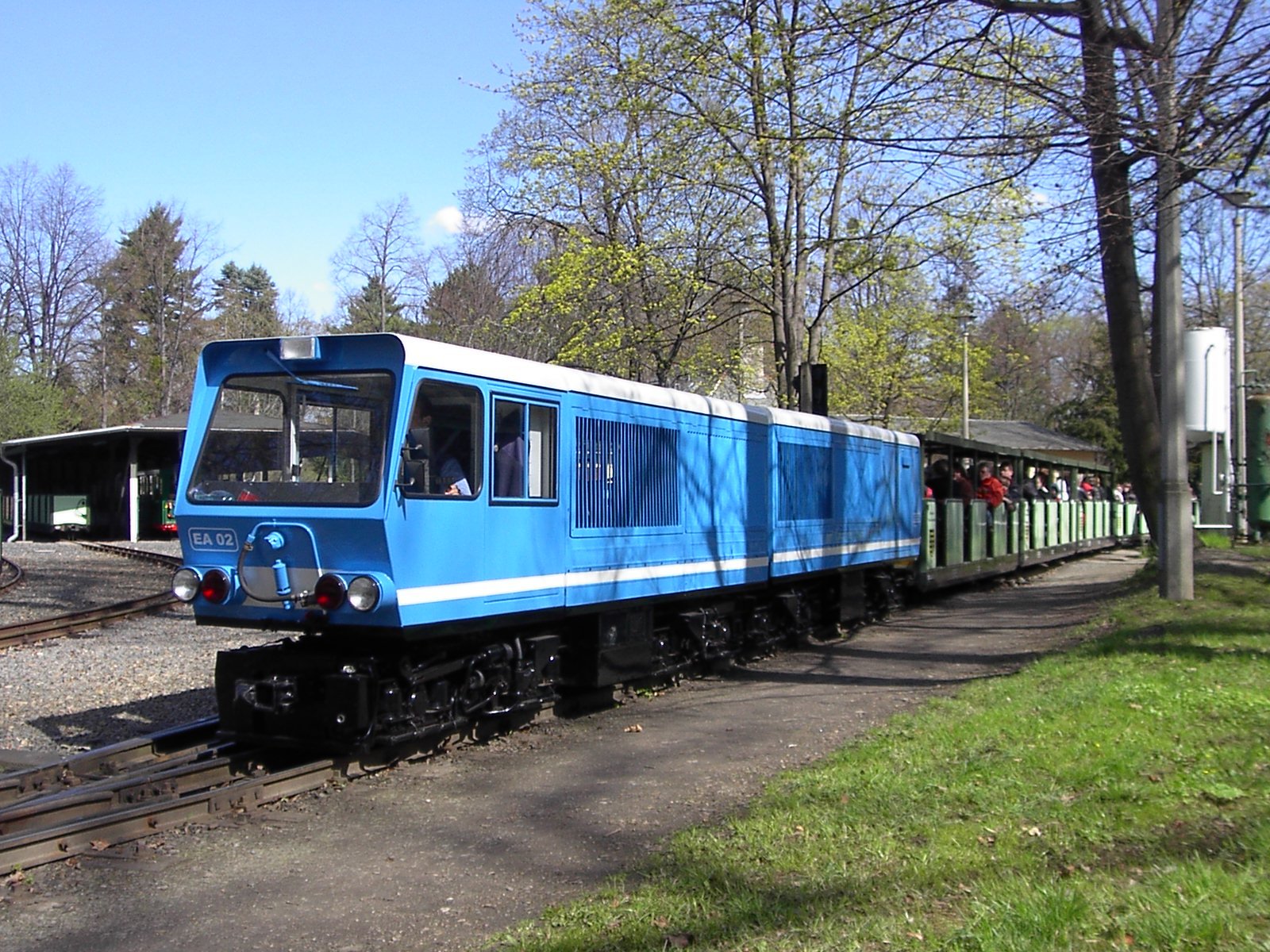 Die Lok EA02 mit neuem Lack und Fahrschalter