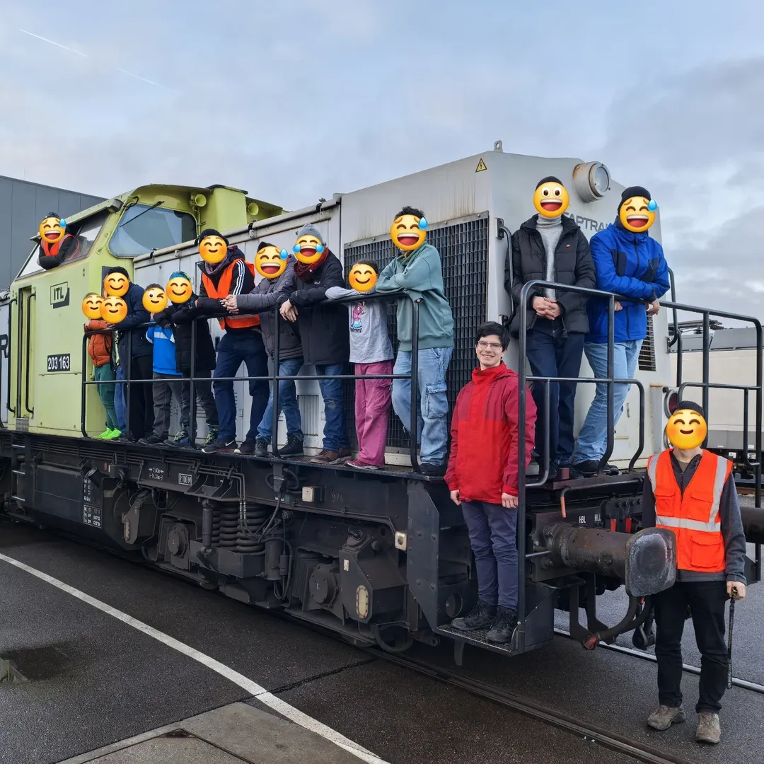 Parkbahner auf einer Lok bei ITL