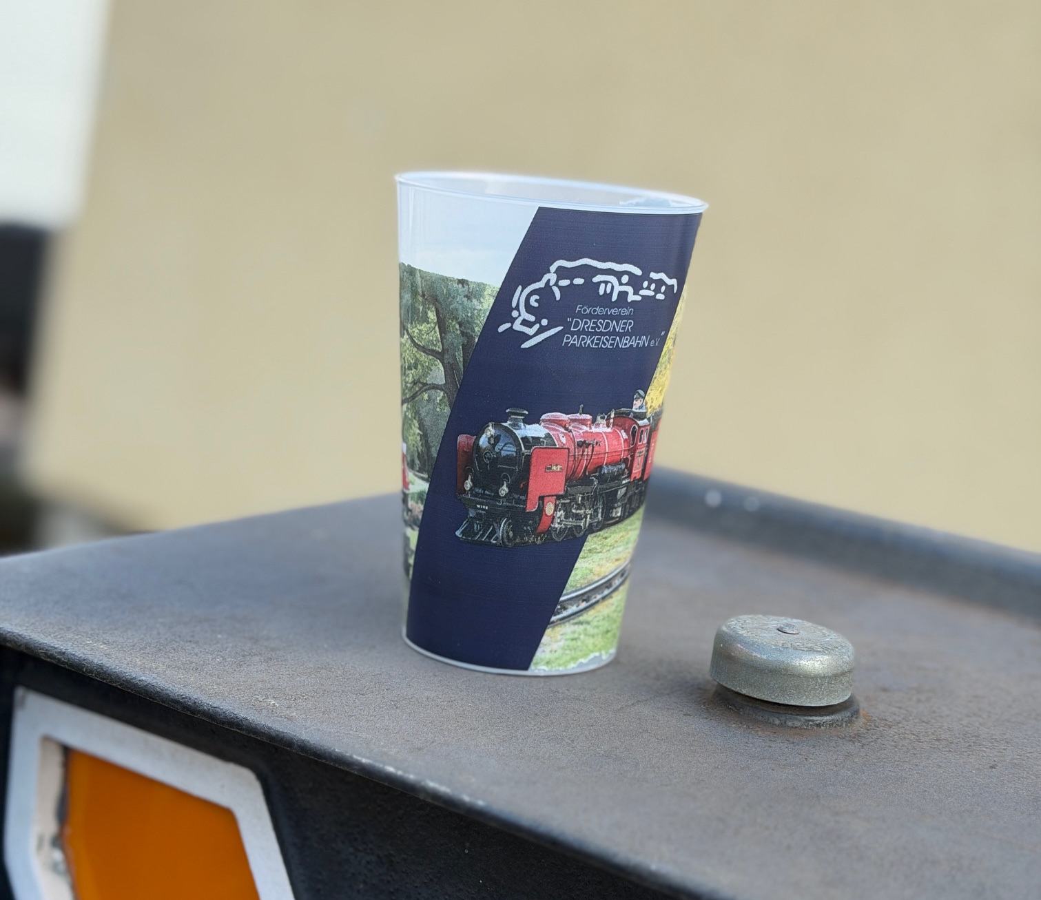 Kunststoffbecher mit Motiv der Parkeisenbahn