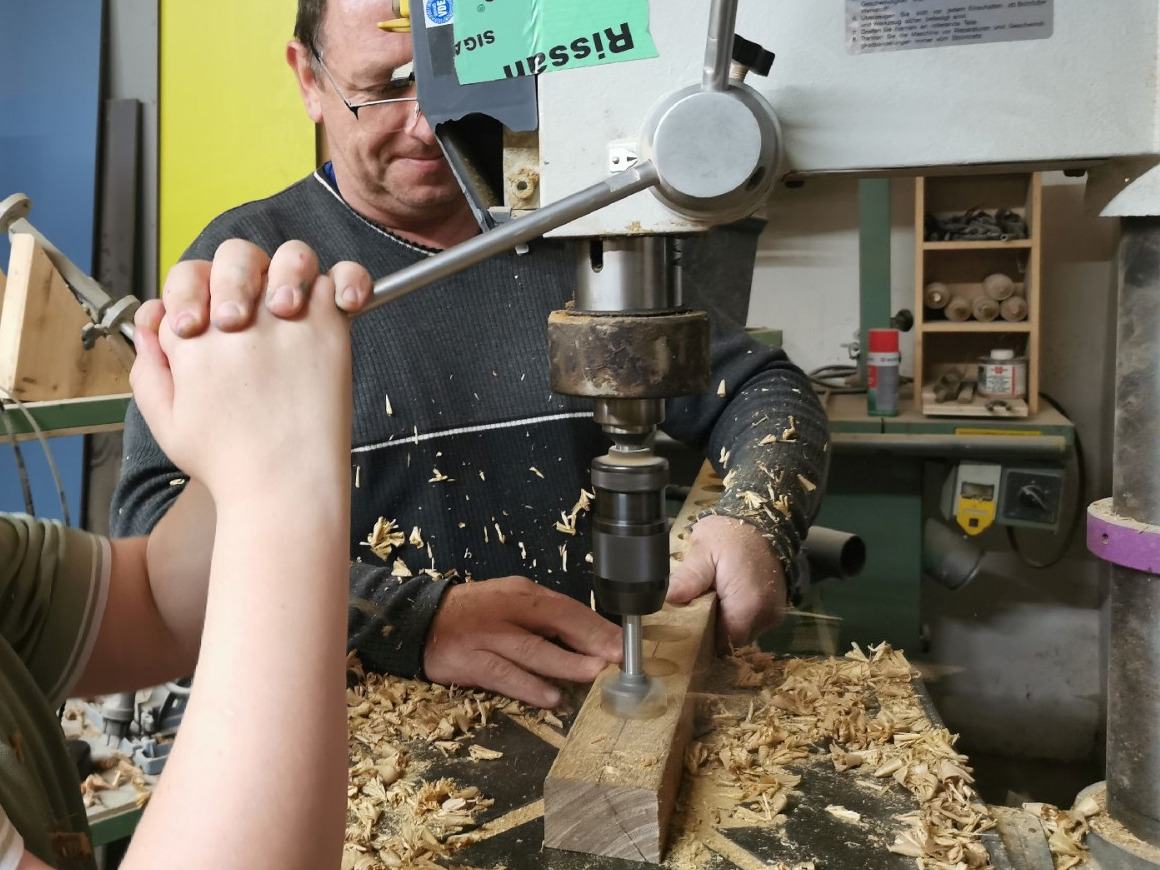 Bohrmaschine und Spähne