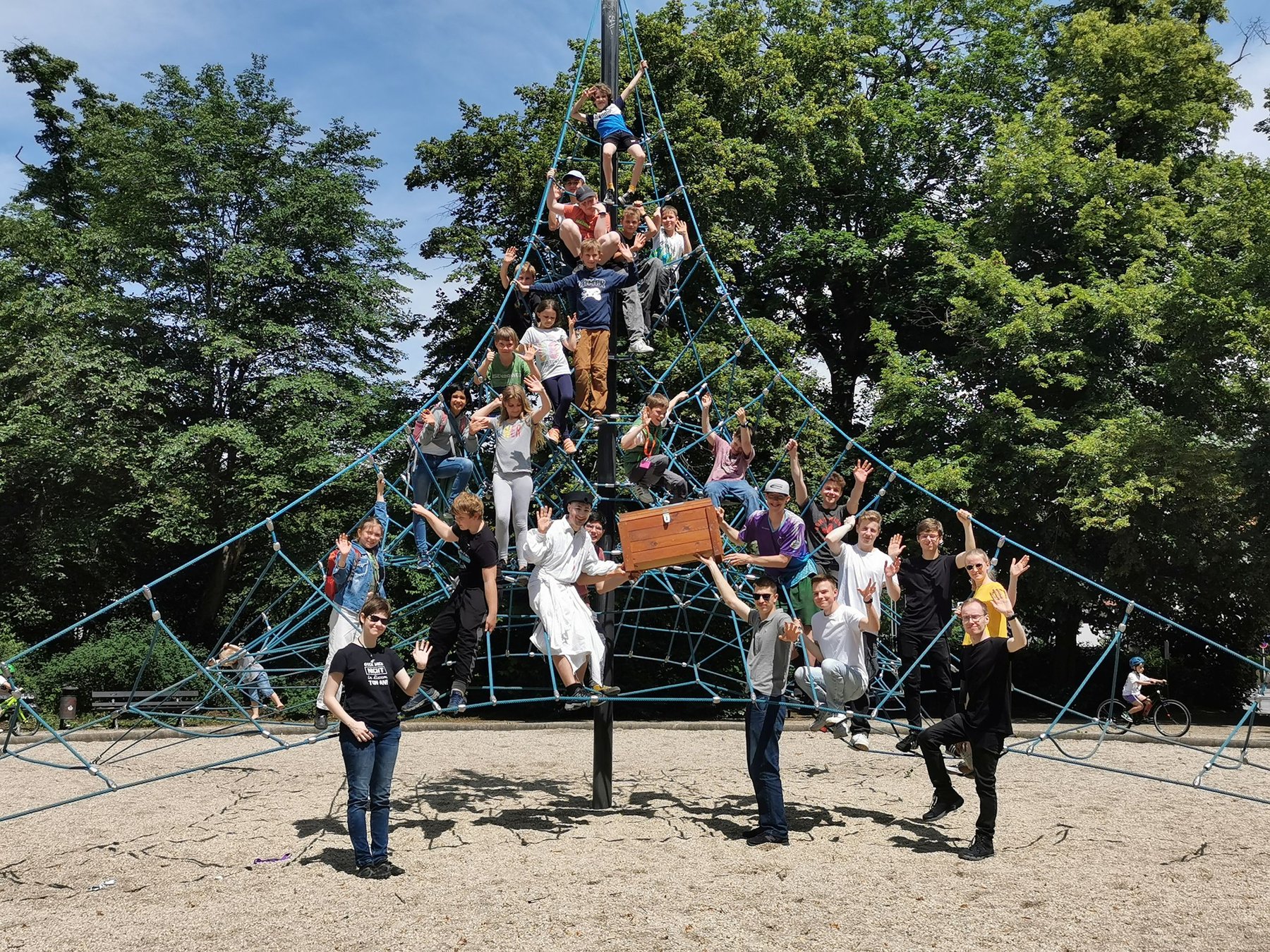 auf der Kletterspinne im Großen Garten