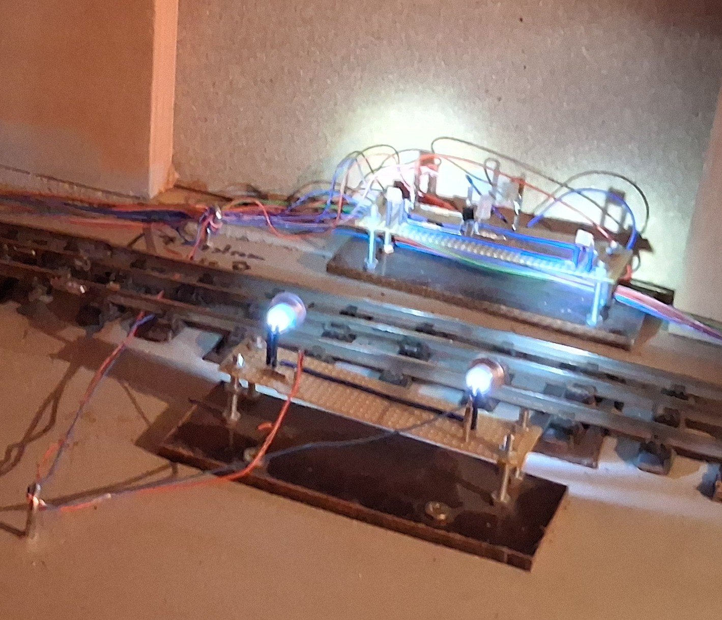 Lichtschranke im Tunnel der Modelleisenbahnlehranlage